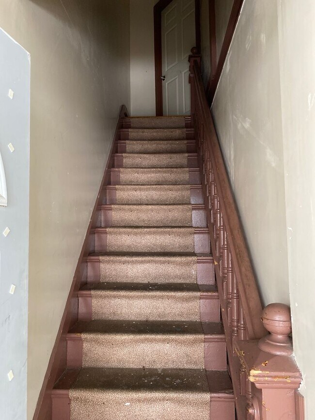 Building Photo - 712 S Irving Ave