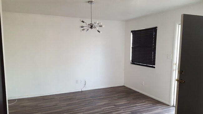 Building Photo - Ready to move-in 1BD apartment