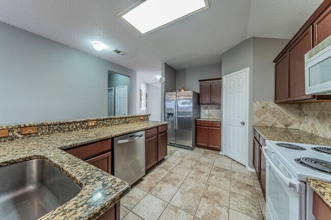 Building Photo - Move-In Ready 4BR/2BA Home in Crowley, TX