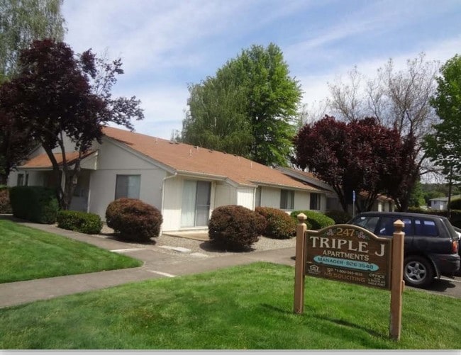 Building Photo - Triple J Apartments