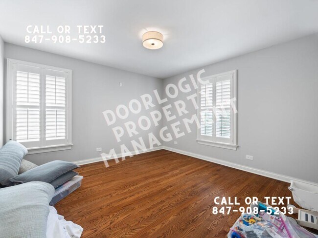 Building Photo - 735 W 8th St