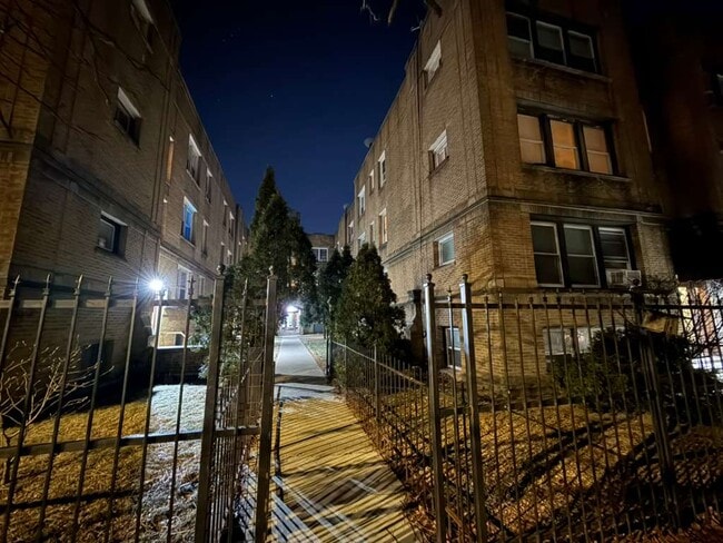 Building Photo - 1707 W Wallen Ave