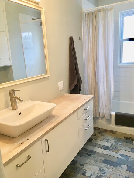 tiled tub and shower - 1711 3rd Ave N