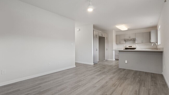Building Photo - Move-In Ready 2BR/1BA in Waimalu, Aiea – Minutes from Pearl Harbor & Pearlridge