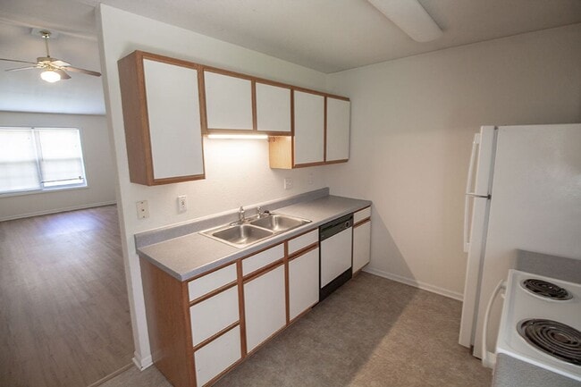 Building Photo - 5200-5202 Tessa Way