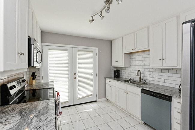 Building Photo - 6309 Thunderbird Dr