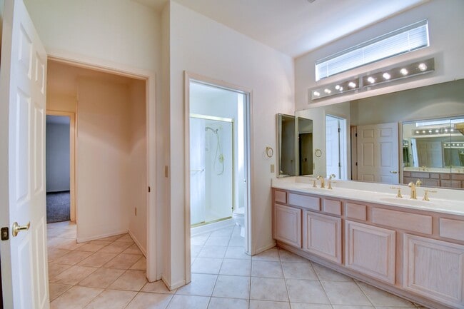 Building Photo - 2433 Sunup Dr