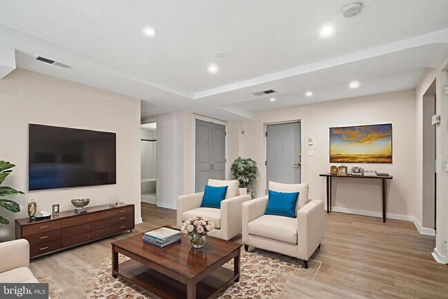 Building Photo - 2633 Adams Mill Rd NW