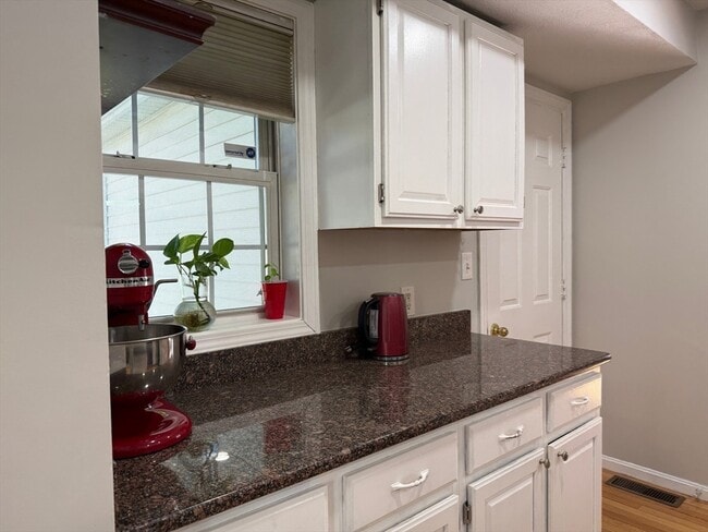 Building Photo - 10 Ptarmigan Dr
