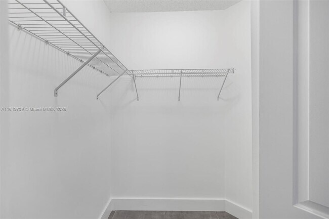 Building Photo - 9407 Fontainebleau Blvd