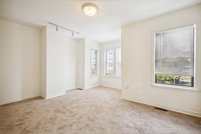 Building Photo - 2025 11th St NW