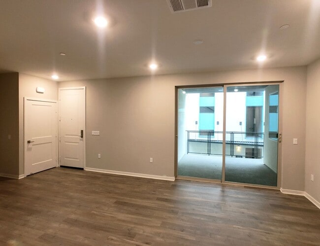 Building Photo - 195 Bowery