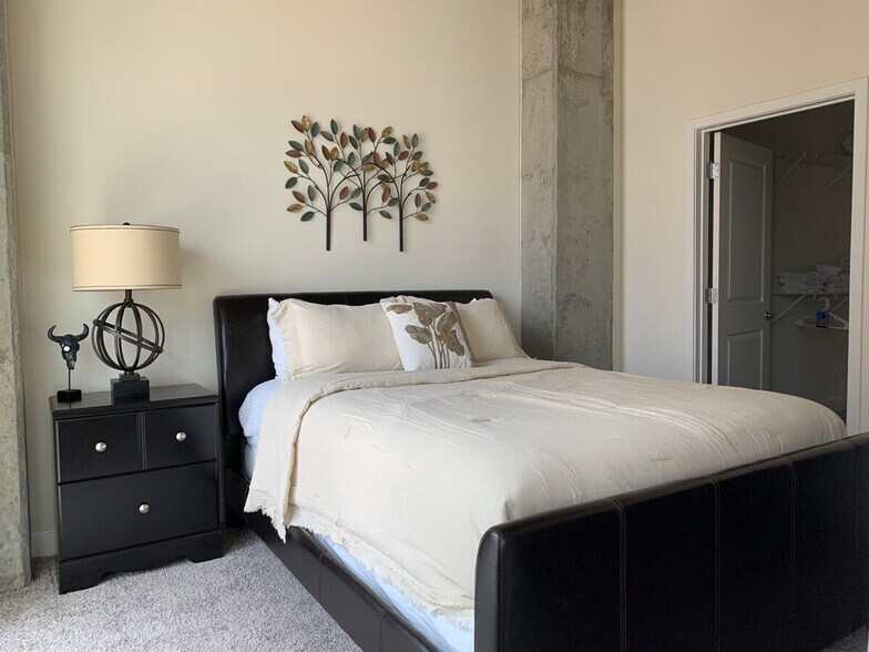 Building Photo - 544 S Church St