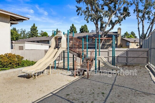 Building Photo - 1845 Huron Dr
