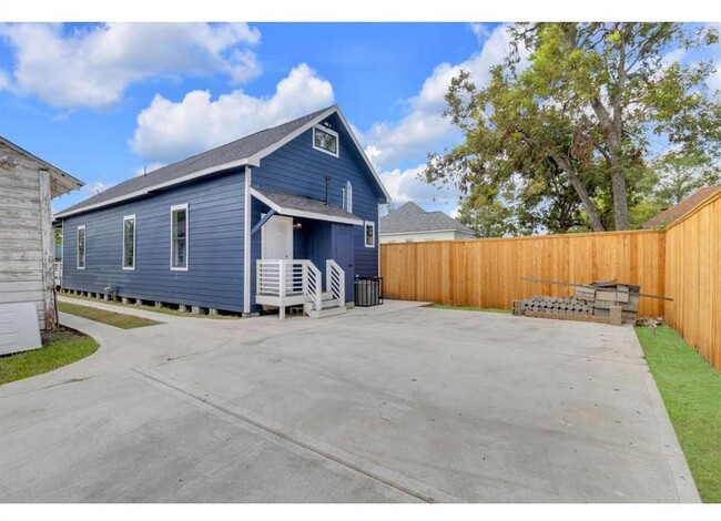 Building Photo - 1708 Gentry St