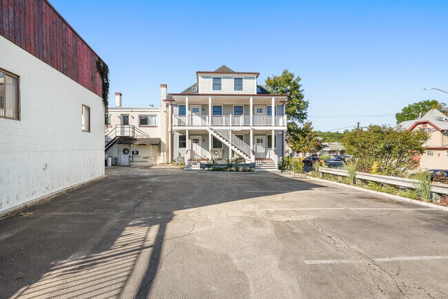 Building Photo - 31 East Ave