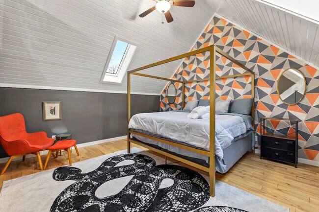 Building Photo - 211 Lakeshore Dr