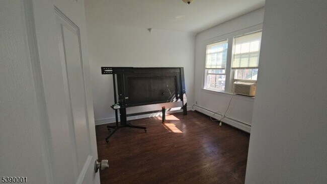 Building Photo - 264 Pomona Ave