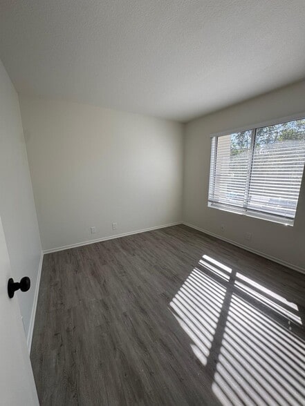 Building Photo - 27533 Calinda