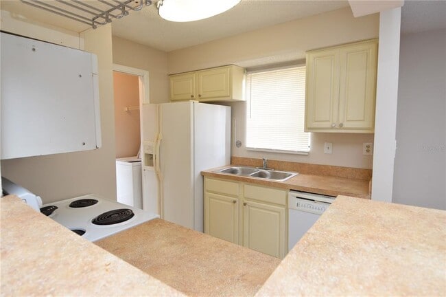 Building Photo - 8756 Mallard Reserve Dr