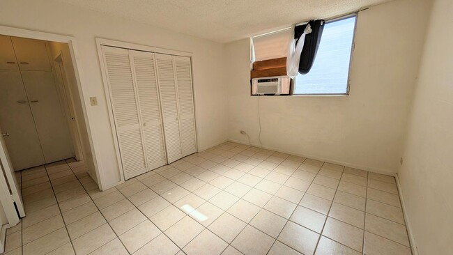 Building Photo - Centrally located 1 bed, 1 bath 2 parking, 2nd floor walkup in Makiki