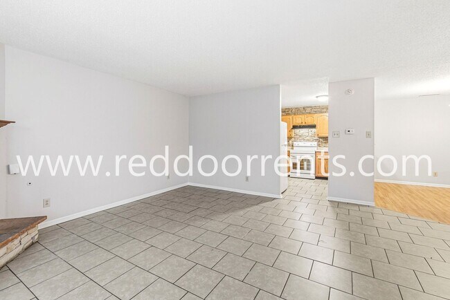 Building Photo - Modern Living in Greenfield