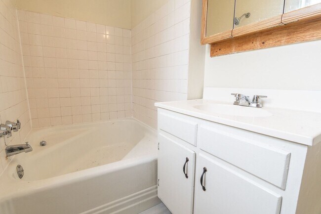 Building Photo - 3424 NE 79th Ave