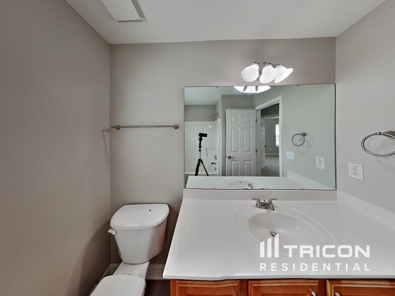 Building Photo - 6413 Amber Bluffs Crescent