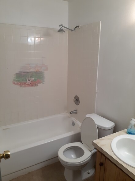 Building Photo - 1760 Santee Ave