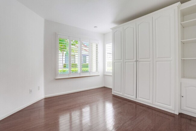 Building Photo - 3 bed, 2 bath Single Family Home in North ...