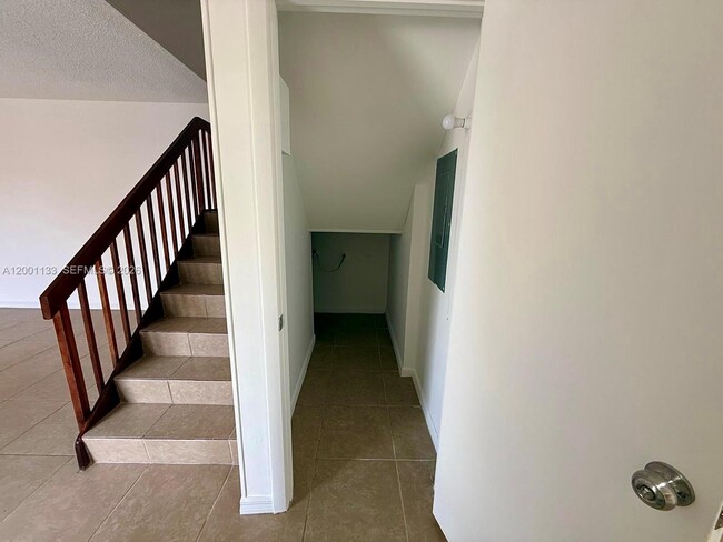 Building Photo - 528 Green Springs Pl