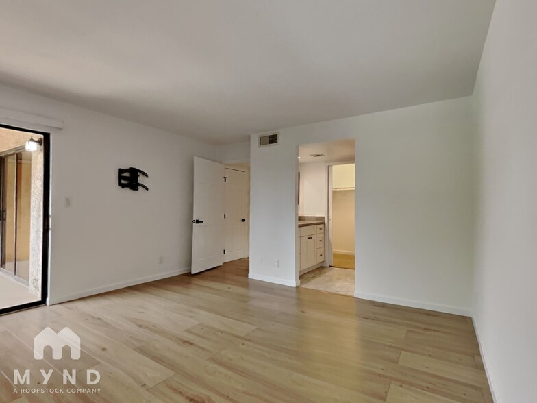 Building Photo - 5998 N 78th St