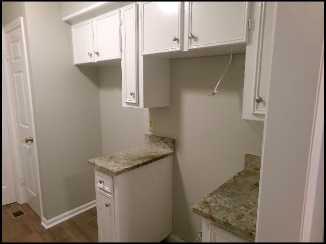 Building Photo - 1813 Sanford Dr