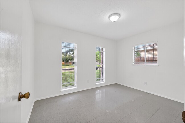 Building Photo - 15022 Chipman Ln.
