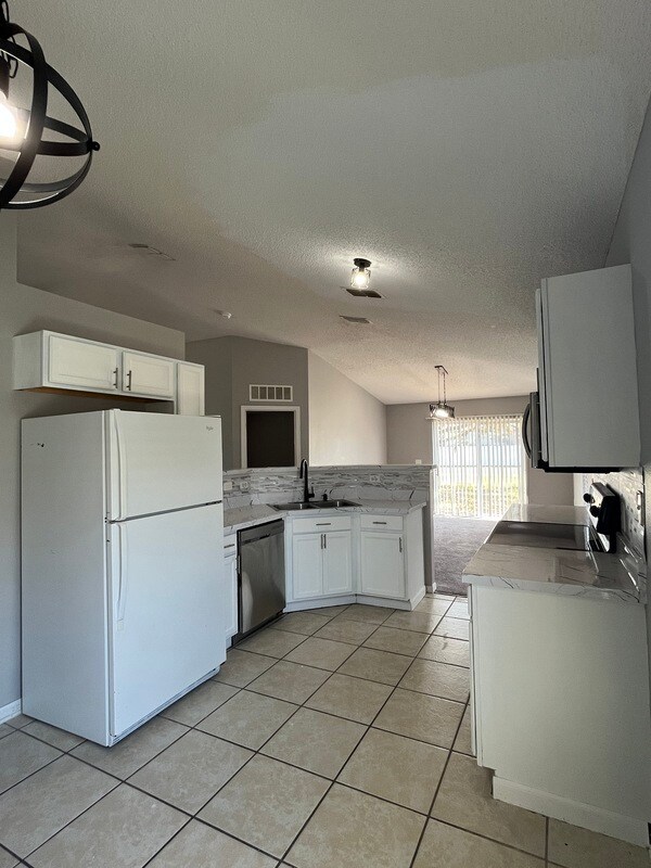 Building Photo - 1019 N Platte Way