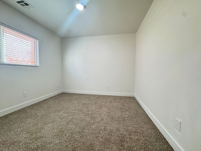 Building Photo - 6339 W Silver Ribbon Ct