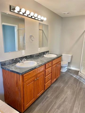 Building Photo - 204 Honey Bee Dr