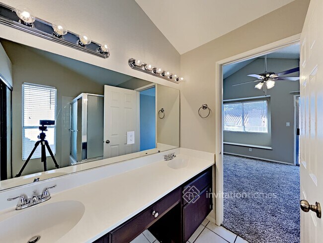 Building Photo - 1740 La Cruz Dr