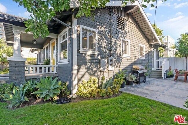 Building Photo - 1012-1014 Manzanita St