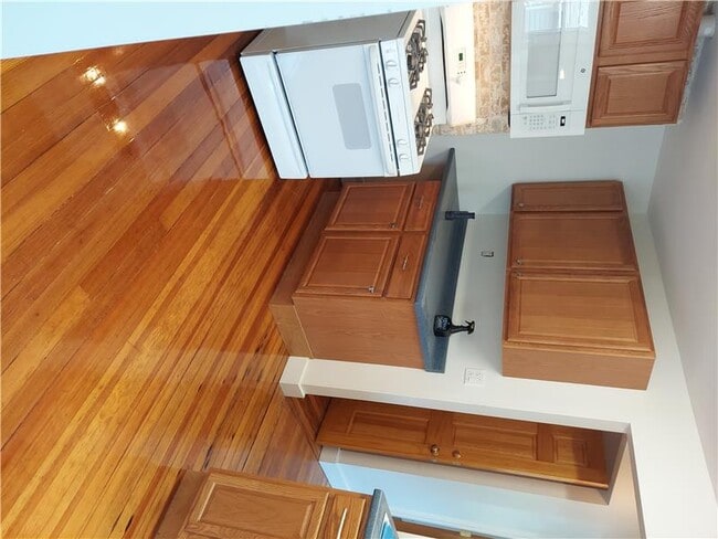 Building Photo - 4 Gordon St