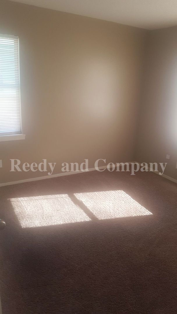 Building Photo - 1645 Kilarney Ave