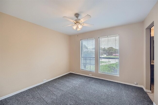 Building Photo - 3005 Saddlehead Dr