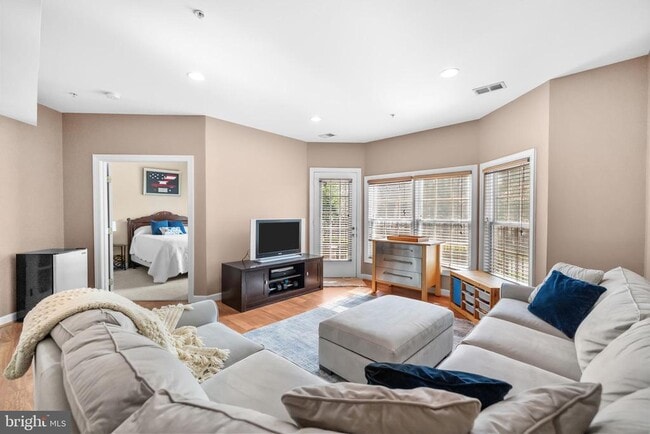 Building Photo - 5187 Brawner Pl