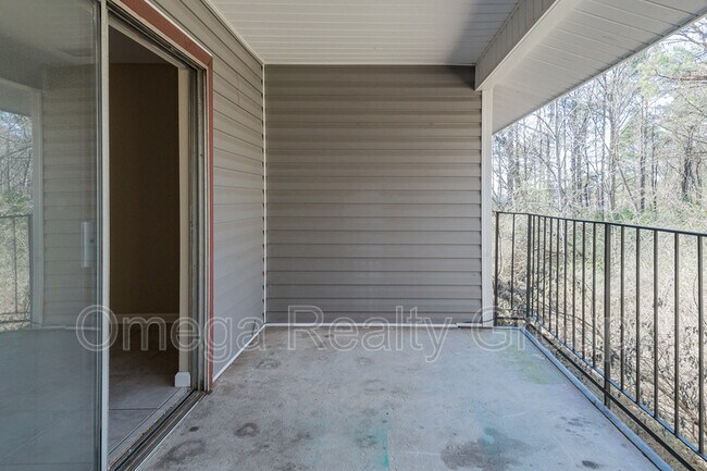 Building Photo - 1600 14th Ave E