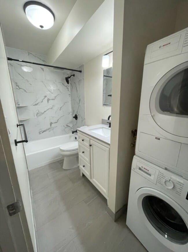 Building Photo - Available now - 2 bedroom / 2 bath / 1 cov...
