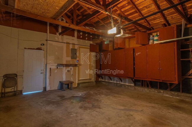 Building Photo - 1056 Cameron Way