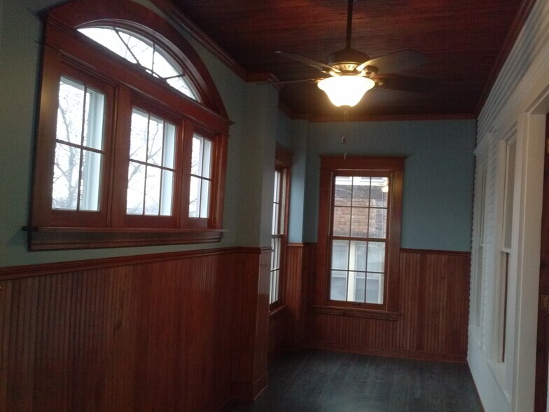 #3 View of Porch - 514 Franklin W Ave