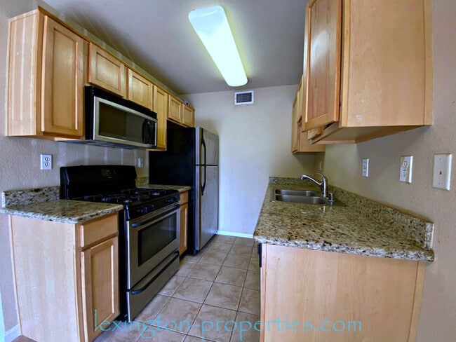 Building Photo - Gorgeous, 2BD/1BA, Condo in the Villaggio Community off Madison Ave. and Auburn Blvd.!