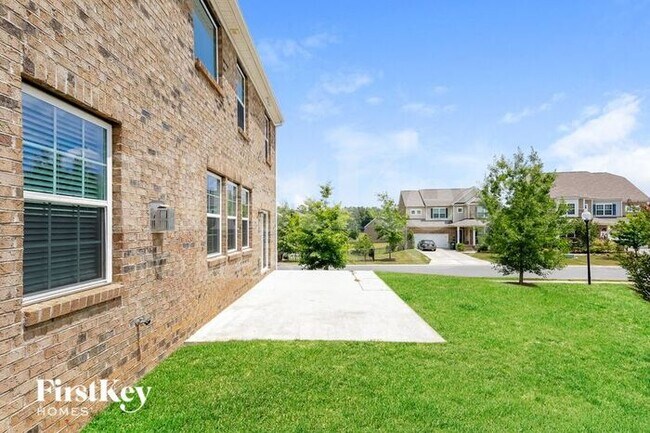 Building Photo - 2641 Kinmere Dr