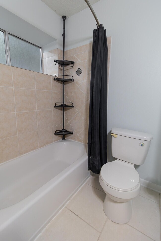 Building Photo - 206 Parkwood Cir